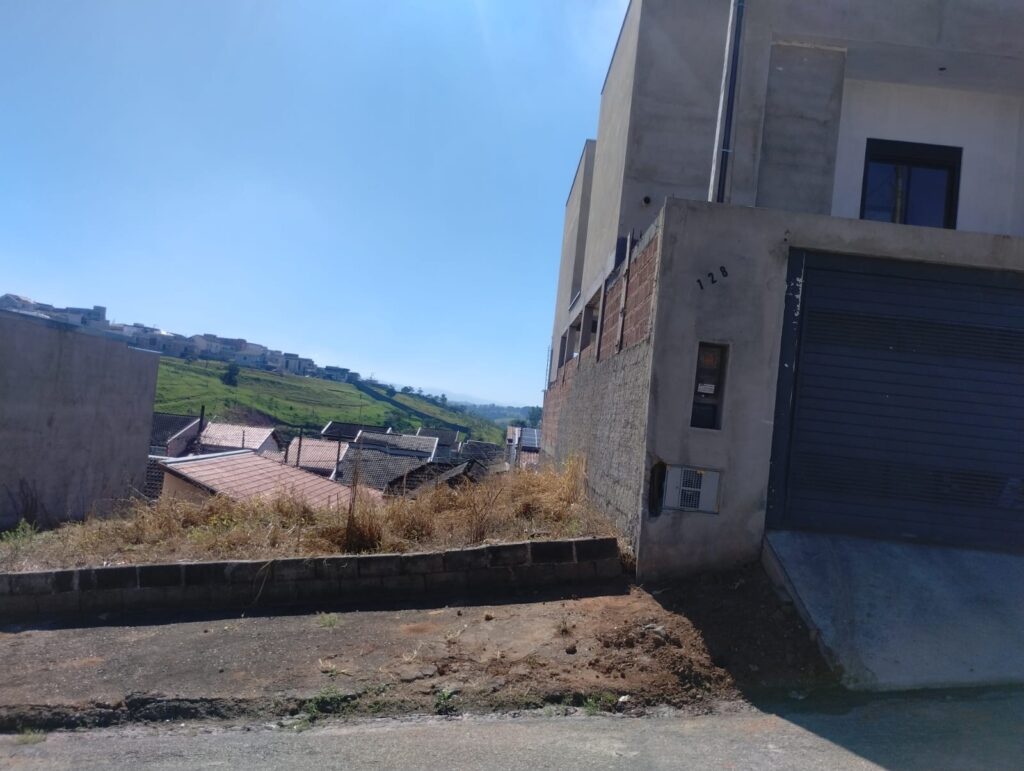 Terreno de 125 m2 no Altos da Vila Paiva