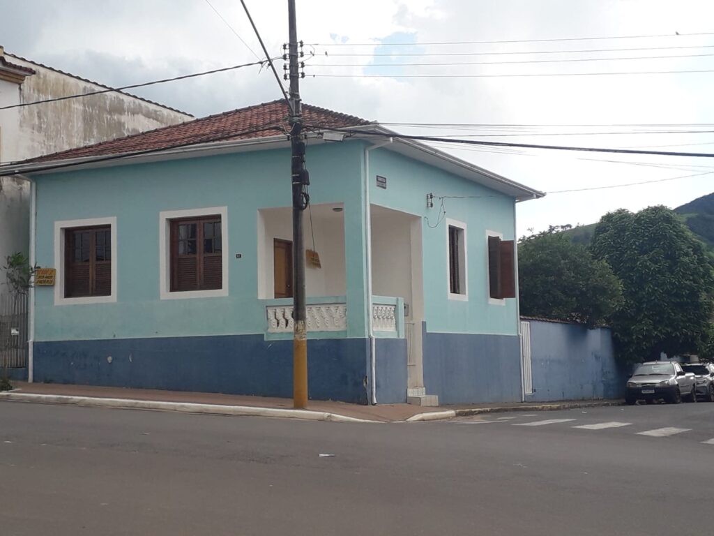 Casa de Esquina à Venda – Centro de Conceição dos Ouros/MG