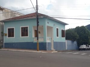 Casa de Esquina à Venda – Centro de Conceição dos Ouros/MG